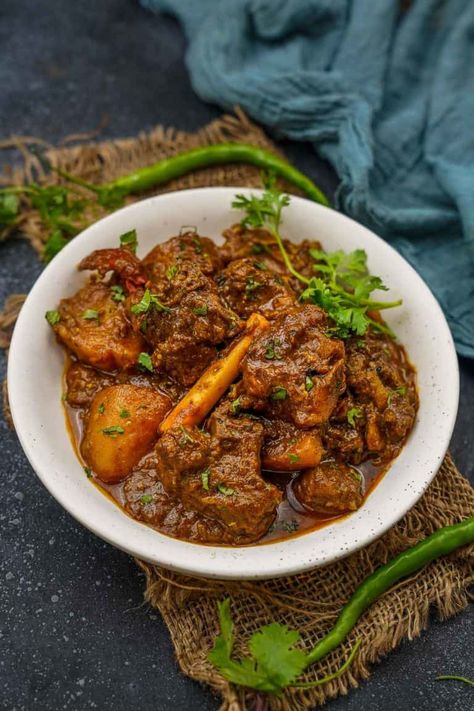 Mutton Kosha, Kasha Recipe, Kosha Mangsho, Curry Rice Recipes, Mutton Gravy, Mutton Curry Recipe, Afghan Food Recipes, Mutton Curry, Goan Recipes