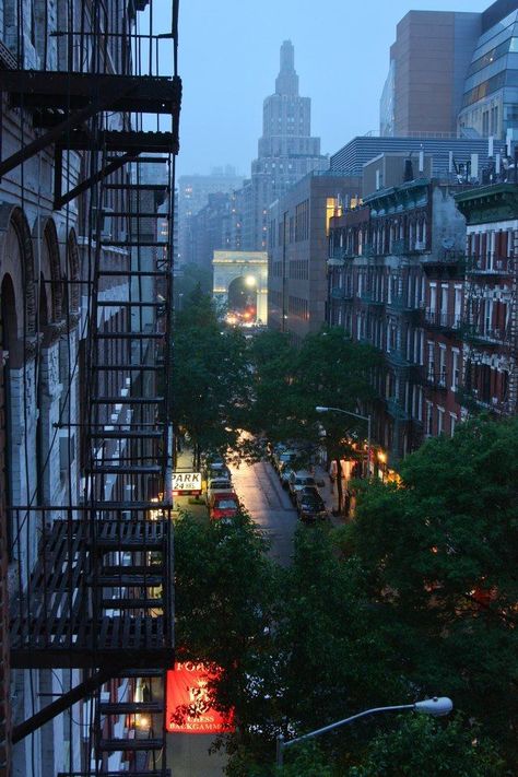 Greenwich Village, NYC near NYU New York Greenwich Village, Washington Square Park Aesthetic, City Kids Aesthetic, Emerson Aesthetic, Ny Aesthetic, Dope Pics, Drømme Liv, Voyage New York, Ville New York