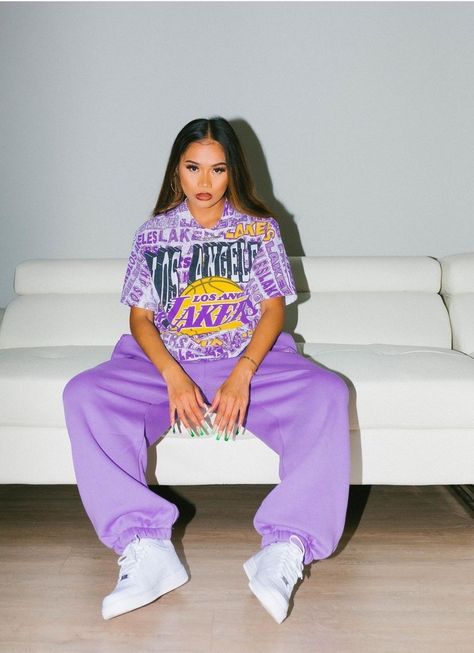 Hip Hop Plus Size Fashion, Baddie Streetwear Outfits Plus Size, Tomboy Sweatpants Outfit, Purple Tracksuit Outfit, Colorful Streetwear Women, Purple Streetwear Outfit, Purple Outfits Black Women, Outfit Ideas Purple, Fall Season Outfits