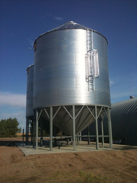 A look at different ways to seal a grain bin from the elements (farm situations only). Also how to install wedge anchor bolts. Grain Bin House, Bin House, Grain Bins, Types Of Concrete, Anchor Bolt, Concrete Pad, Diy Cans, Spray Foam Insulation, Spray Foam