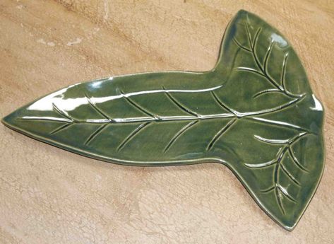 Mallorn Leaf platter  Found here: https://www.etsy.com/no-en/listing/188512849/mallorn-leaf-platter-lord-of-the-rings?ref=shop_home_active_6 Lord Of The Rings Pottery, Lotr Pottery, Lord Of The Rings Lothlorien, Mallorn Leaf, Elven Accessories, Harry Potter Cookie, Unusual Pottery, Geeky Kitchen, Nerd Home