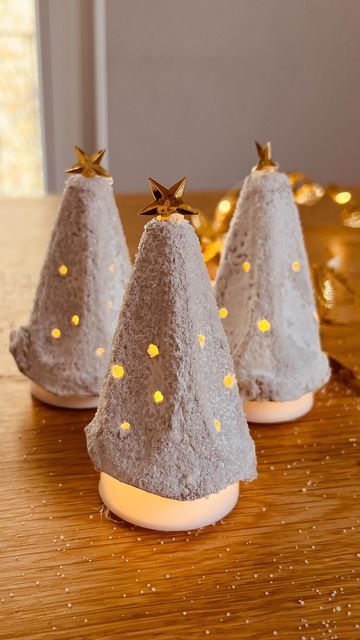 Led Tea Light Crafts, Egg Carton Crafts Christmas, Christmas Egg Carton Crafts, Egg Cartons Craft, Egg Carton Christmas Crafts, Hot Glue Crafts, Hygge Diy, Tea Light Crafts, Sustainable Christmas