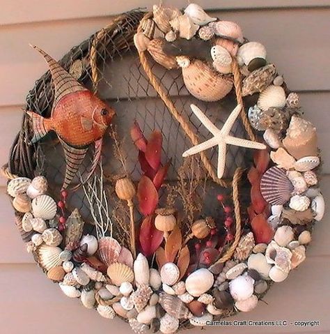 21 Ways to Use Wreaths to Decorate Your Beach House - Beach Bliss Living Couronne Diy, Dekoratívne Vence, Deco Marine, Art Coquillage, Seashell Projects, Shell Wreath, Seashell Wreath, Beach Wreath, Shell Decor