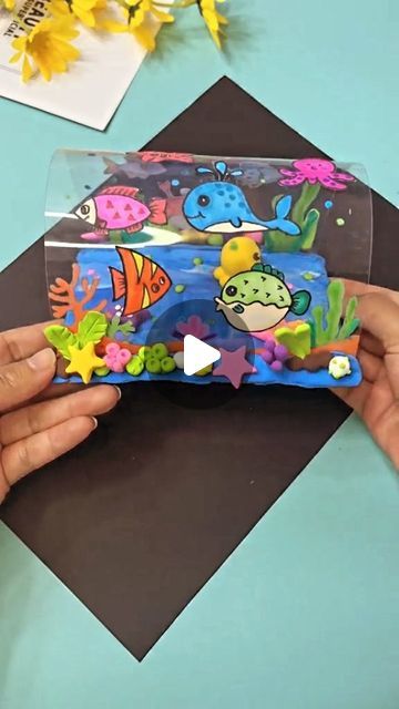 Water World Art, Under The Sea Projects For Kids, Crafts With Transparency Sheets, Under Sea Crafts For Kids, Plastic Sheets Crafts, Fish Projects For Kids, Water Animals Crafts For Kids, Diy Ocean Crafts, Under The Sea Arts And Crafts