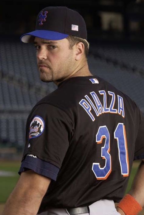 MIKE PIAZZA News For Kids, Ny Mets Baseball, Lets Go Mets, Mike Piazza, Shea Stadium, Mets Baseball, Willie Mays, Baseball Pictures, Sports Celebrities