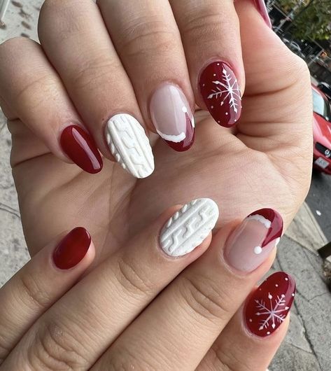 Short Round Christmas Nails, Cristmass Nails 2024, Oval Christmas Nails, Red Snowflake Nails, Nail For Christmas, Ugly Christmas Sweater Nails, Christmas Winter Nails, Christmas Sweater Nails, Christmas Nail Design