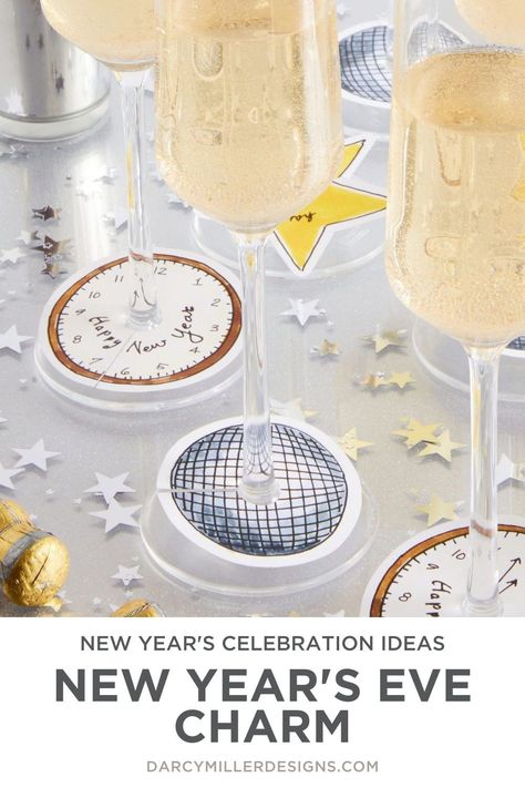 Sugaring the rim of your champagne glass is one way to dress up your champagne for New Year’s Eve. Here’s another option! Download this New Year’s-themed wine charms which slip around the stem of a wine glass or champagne flute! And if you’re having a New Year’s Eve dinner party, print out an extra set to write guests’ names on in silver marker and you’ve got place cards taken care of, too. Happy 2024, Nye Dinner, Nye Decorations, Kids New Years Eve, New Years Eve Day, New Years Dinner, Holiday Templates, Nye Party, Xmas Food