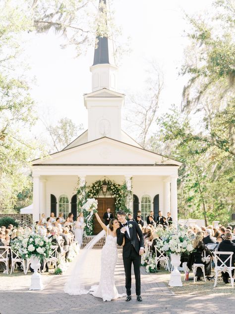 Wedding Venue Ideas South Carolina, The Montage Palmetto Bluff, Southern Chapel Wedding, Bluffton Sc Wedding, Timeless Southern Wedding, Southern Church Wedding, Low Country Wedding South Carolina, Montage Palmetto Bluff Wedding, South Carolina Wedding Venues