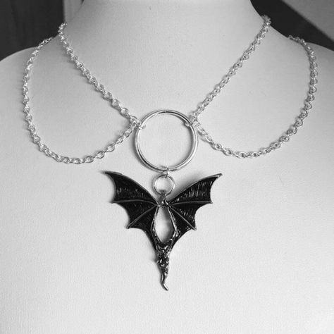 New Handmade Flying Vampire Bat Chcker Necklace Vampire Bat Pendant Choker Details: Condition-100% Brand New Brand-Handmade Pendant Shape-Wing Chain Type-Link Chain Metals-Zinc Alloy Length-13+2 Theme-Bat Necklace Type-Pendant Necklace Bat Jewelry, Metal Pendant Necklace, Foxes Necklace, Goth Necklace, Vampire Bat, Chocker Necklace, Vintage Skull, Choker Pendant, Gothic Necklace