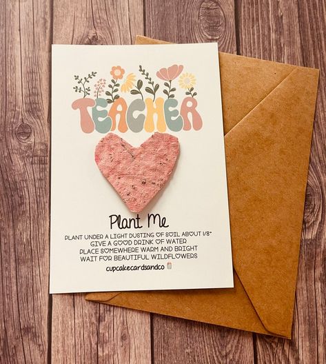 Paper Seed Cards, Handmade Teachers Day Cards, Seed Cards, Handmade Paper Art, Unique Teachers Gift, Mothers Day Poems, Teachers Day Card, Flower Seeds Packets, Teacher Thank You Cards