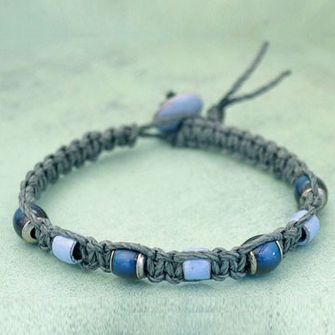 Moody Blues Hemp Bracelet Tutorial | Jewelry Inspiration | www.rings-things.com Hemp Bracelet Tutorial, Hemp Bracelet Diy, Hemp Bracelet Patterns, Spiral Knot, Ankle Bracelets Diy, Macrame Bracelet Patterns, Hemp Bracelet, Diy Bracelets Tutorials, Hemp Jewelry