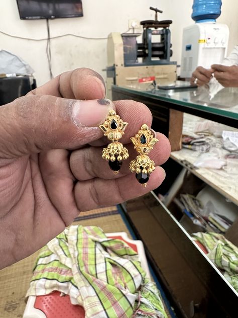 Black Ear Rings Gold, Small Earrings Gold Simple, Simple Gold Earrings For Daily Use, Black Beads Ear Rings Gold, Ear Rings Gold, Gold Buttalu, Gold Black Beads, Maggam Blouses, Gold Earrings For Kids