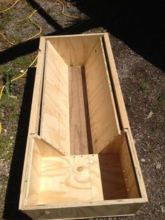 Top Bar Bee Hive, Top Bar Hive, Bee Hive Plans, Backyard Bee, Beekeeping For Beginners, Raising Bees, Bee Boxes, Bee Keeper, Honey Bees