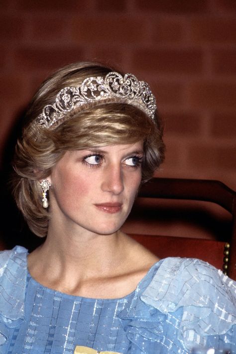 Princess Diana best makeup beauty looks | Tatler Diana Tiara, Saint John New Brunswick, Princess Diana Wedding, Diana Princesa, State Dinner, Princess Diana Fashion, Princess Diana Photos, Princess Diana Family, Princess Diana Pictures