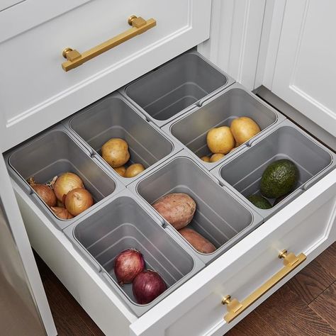 Produce Drawer Organizing Bins Free up counter space by moving potatoes, onions, and other unrefrigerated fruits and veggies from a produce bowl to a few plastic storage bins packed into a deep drawer. Click through for more kitchen drawer ideas!  #kitchendrawerorganization #kitchendrawerorganizationideas #kitchendrawerorganizationdiy #kitchendrawerorganizationideasdiy #kitchendrawerorganizationhowtoorganize Utensil Drawer Organization, Cocina Diy, Cabinet Organizers, Utensil Drawer, Organized Kitchen, Best Kitchen Cabinets, Kitchen Cabinet Drawers, Kitchen Organization Pantry, Kitchen Drawer Organization