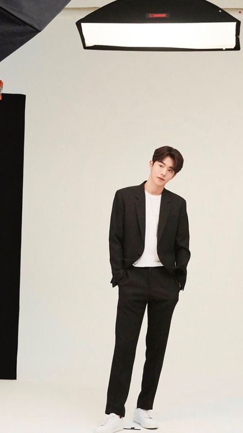 Nam Joo Hyuk Suit, Nam Joo Hyuk Outfit, Korean Formal Outfit Men, Dinner Outfit Men, 90s Black Men Fashion, White Tees Outfit, Men Aesthetic Outfits, Mens Winter Fashion Outfits, Formal Dresses For Men