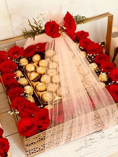 LUXURY CHOCOLATE HAMPER Chocolate Packing For Wedding, Wedding Thaal Ideas, Marawa Box Ideas, Wedding Taals Ideas, Wedding Gift Hamper Ideas, Wedding Gift Pack Wrapping Ideas, Wedding Hamper Ideas, Gift Packing Ideas Wedding, Engagement Hamper Ideas