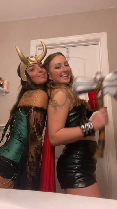 Thor And Loki Halloween Costumes Female, Loki And Thor Costumes Women, Marvel Duo Halloween Costumes, Diy Duo Halloween Costume Ideas, Easy Costume Ideas For 2 Friends, Duo Female Halloween Costumes, Thor Halloween Costume Women, Loki And Thor Costumes, Thor Costume Female