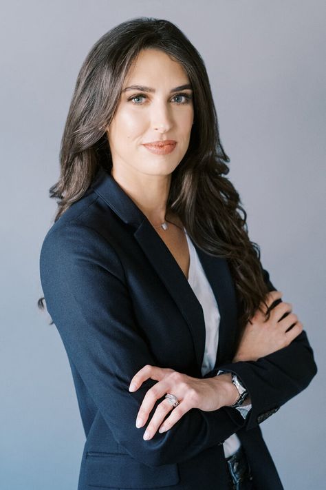 Corporate Headshot Poses, Corporate Headshots Women, Law Aesthetic, Business Portraits Woman, Professional Profile Pictures, Professional Headshots Women, Business Portrait Photography, Corporate Women, Headshot Poses