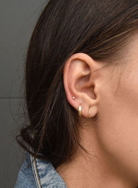 Ear Party Inspiration Ušný Piercing, Piercings Oor, Ear Peircings, Cool Ear Piercings, Pretty Ear Piercings, Multiple Ear Piercings, Cute Ear Piercings, Ear Party, Cute Piercings