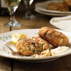 Paula Deen's Savannah Crab Cakes Paula Deen Crab Cakes, Crab Cake Recipes, Crab Cake Recipe, Paula Deen Recipes, Seafood Platter, Crab Recipes, Paula Deen, Crab Cakes, Southern Recipes