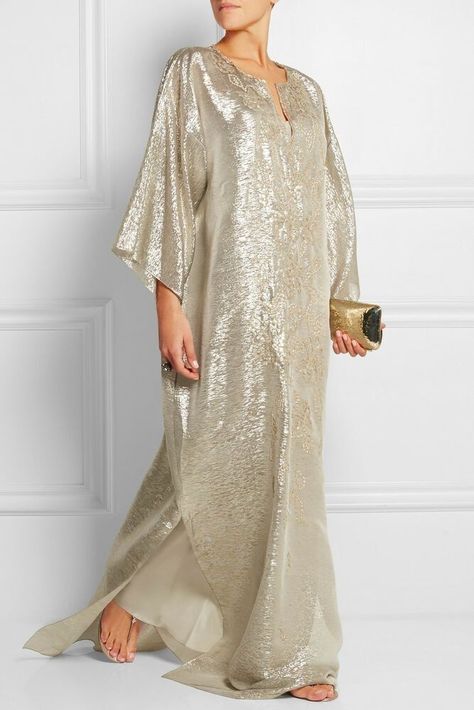 Embroidered Caftan, Stile Hijab, Kaftan Designs, Kaftan Style, Silk Kaftan, Pretty Blouses, Dress Stores Online, Caftan Dress, Modest Fashion