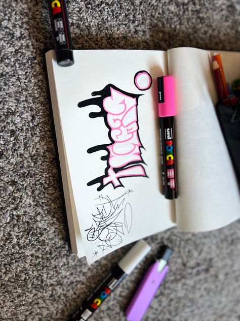 #graffiti #tagging #krink #paint Graffiti Tools, Graffiti Markers, Tags Graffiti, Graffiti Tags, Girly Graphics, Love Graffiti, Graffiti Words, Graffiti Doodles, Library Aesthetic