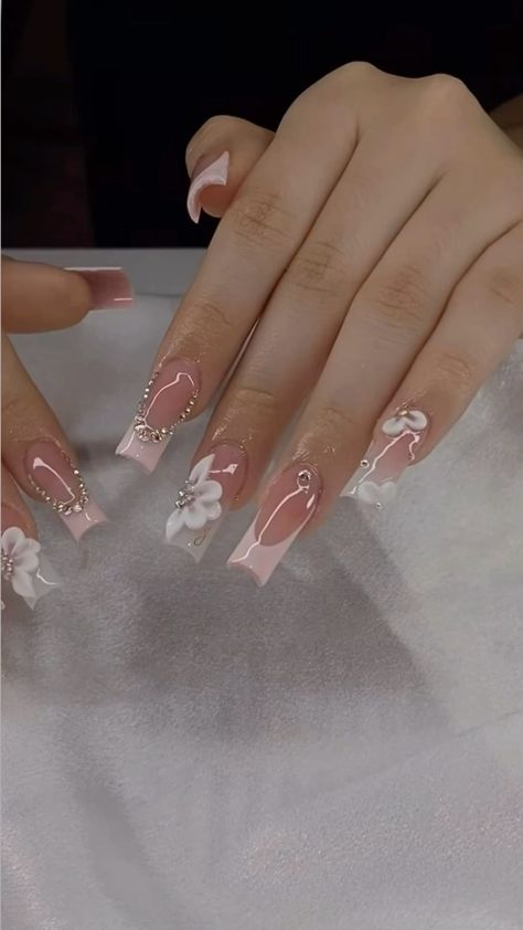 There's a new beauty trend taking over Instagram and it's absolutely stunning. Say hello to "quartz nails". Acrylic Nails Coffin Simple Classy, Nail Idea For Graduation, Nail Designs Flowers Acrylic, Nail Ideas For White Dress, Promotion Nails Ideas, Tapered Square French Tip Nails Design, Luxury Almond Nails, Elegant Graduation Nails, White Nails Inspo Square