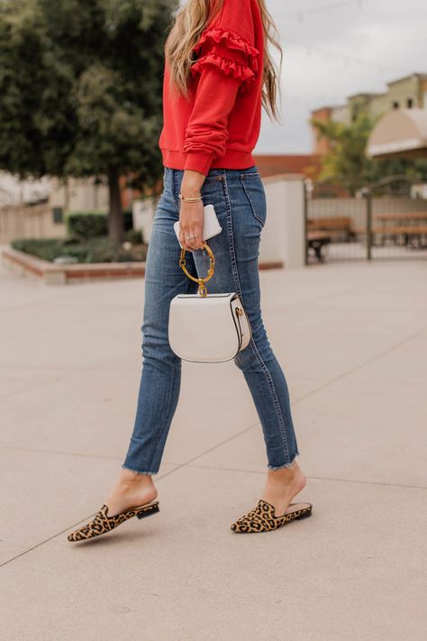 Leopard Slip On Shoes Outfit, Work Clothes With Flats, Slip On Flats Outfit, Outfits With Mules Flats, Outfits With Flat Shoes, Outfits With Mules, Outfits With Flats, Leopard Flats Outfits, Zapatos Animal Print