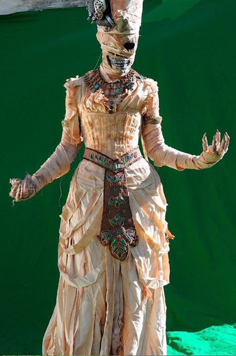 Mummy Costume Women, Mummy Halloween Decorations, Mummy Makeup, Egyptian Halloween, Mummy Halloween Costume, Mummy Costume, Mummy Halloween, Drag Make-up, Halloween Ball