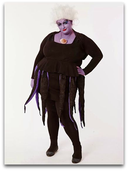 Absolutely adore Ursula and love wearing this costume. There is something really fun about dressing up as a villain and apart from the evil Ursula is a great strong woman with a great plus-size... Sassy Disney, Plus Size Fancy Dresses, Villains Halloween, Disney Villain Costumes, Girl Geek, Ursula Costume, Villain Costumes, Plus Size Costume, Grave Digger