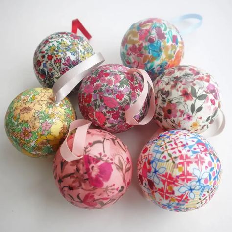 Festive Favours: wedding favours perfect for a Christmas wedding Decoupage Fabric, Fabric Christmas Decorations, Christmas Wedding Favors, Felt Christmas Tree Decorations, Tree Baubles, Baubles Christmas, Holiday Tree Decorations, Personalised Christmas Baubles, Hanging Christmas Tree