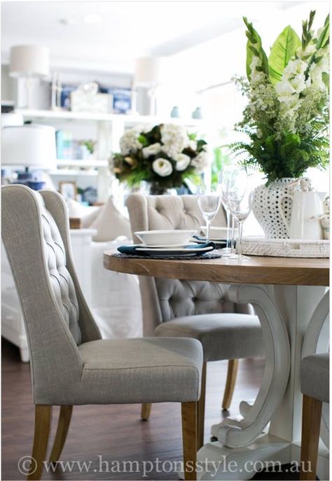 We love elegant dining rooms with round tables Dinning Room Hampton Style, Hamptons Style Dining Room, Round Dining Table Styling, Hampton Dining Room, Hamptons Dining Room, Dining Room Design Round Table, Hampton Dining Table, Hamptons Dining Table, Hamptons Style Living Room