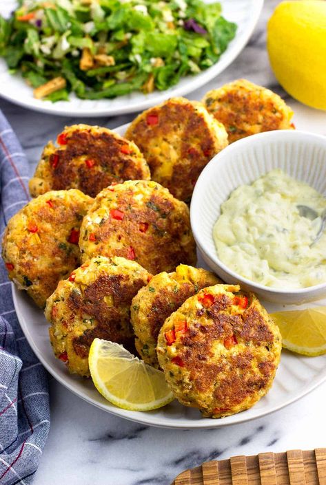 Using canned salmon is the trick to making these baked salmon patties fast and easy for a healthy weeknight dinner. These flavorful patties crisp up beautifully in the oven and feature a nice all-purpose flavor. On the table in about 35 minutes! Quinoa Salmon Patties, Mexican Salmon Patties, Baked Salmon Croquettes Oven, Oven Baked Salmon Patties, Baked Salmon Patties Oven, Oven Cooked Salmon, Baked Salmon Patties, Mixed Seafood Recipe, Mixed Seafood