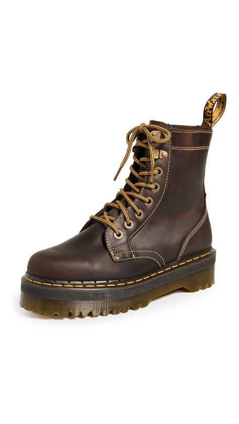 90s Combat Boots, Doc Martens Birkenstock, Cool Doc Martens, How To Style Doc Martens Men, Cools Shoes, Goblincore Boots, Men Doc Martens, Farmer Boots, Timbs Boots