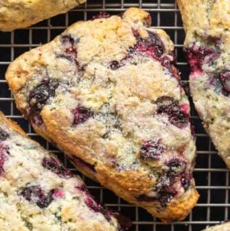 Keto Scones- Just 3 grams carbs! - The Big Man's World ® Keto Scones Recipe, Keto Uk, Desert Bread, Keto Scones, Keto Muffins, Thm Breakfast, Keto Cakes, Scone Recipes, Keto Baking