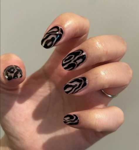 Short Nails Black Design, Classy Black Nails Short, Cool Black Nails, Fall Black Nails, Rock Nail Art, Rocker Nails, Black Nail Art Designs, Short Nails Design, Rock Nails