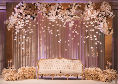 Shadi Hall Background, Nikkah Hall Decoration, Sangeet Hall Decoration, Debut Stage Design, Engagement Themes Decor Indoor, Stage For Reception, Walima Stage Decor, Valima Decoration, Nikah Stage Decoration