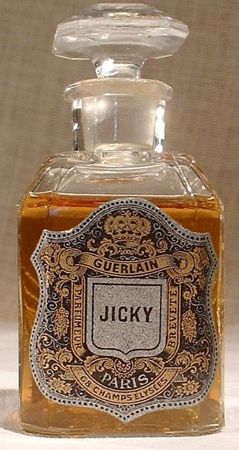 Vintage Parfum, Old Perfume Bottles, Pretty Perfume Bottles, Perfume Ad, Wear Perfume, Beautiful Perfume Bottle, Antique Perfume Bottles, Beautiful Perfume, Antique Perfume