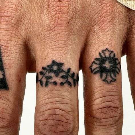 1900s Tattoos, American Traditional Tattoo Small, American Traditional Unique, Hand Tattoos Nature, Folk Hand Tattoo, Moth Finger Tattoo, Finger Band Tattoo, Gourd Tattoo, American Traditional Finger Tattoos