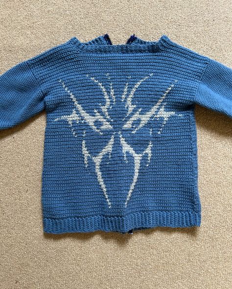 Zip up crochet jumper complete 💪💪💪 #crochet #crochetclothes #crochetclothing #crafts #y2k #fashion Crafts Y2k, Jumper Crochet, Zip Up Jumper, Crochet Jumper, Crochet Business, Crochet Clothing And Accessories, Fashion Y2k, Crochet Tapestry, Cat Crafts