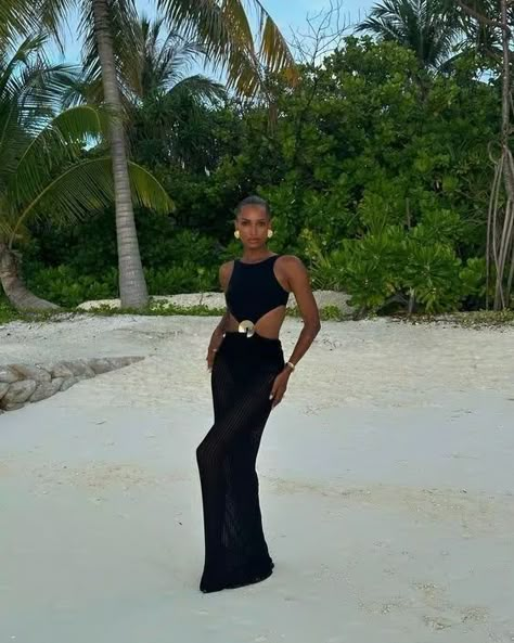 These Are The Summer Holidays Outfits You Want To Copy - CLOSS FASHION Tulum Outfits Ideas, Evening Holiday Outfits, Jasmine Tookes Style, Jasmin Tookes, Luxurious Outfits, Tulum Outfits, Thailand Outfit, Tropical Vacation Outfits, Dubai Outfits