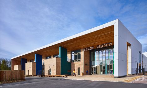 Lenzie Meadow Primary School | East Dunbartonshire Council | main entrance approach School Main Entrance Design, Elementary School Exterior Design, Primary School Exterior, Modern School Exterior, School Elevation Design, Exterior Facade Design, School Elevation, School Exterior, Entrance Wood Door