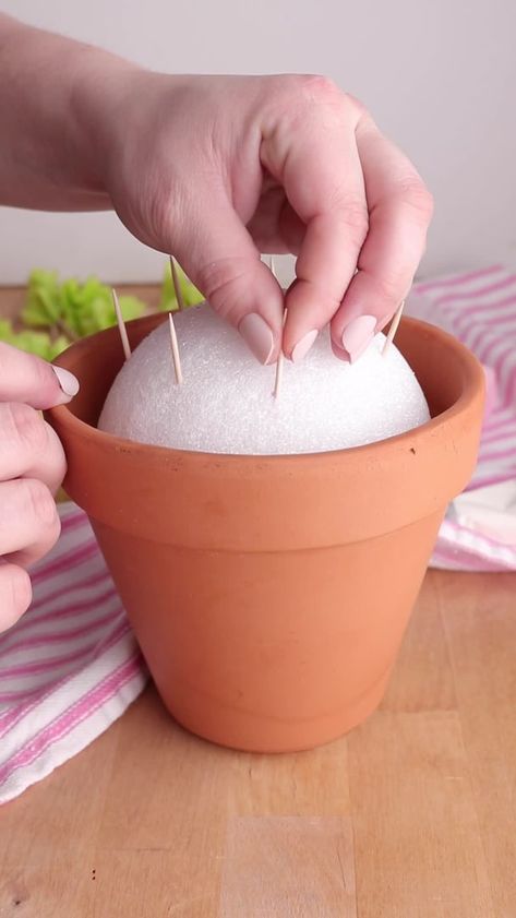 How to Make The Most Darling Cupcake Flower Bouquet Plant Cupcakes Flower Pots, Cupcake Bouquet Centerpiece, Mini Cupcake Recipe, Cupcake Flower Pots, Cupcake Bouquet Tutorial, Mini Cupcake Recipes, Flower Pot Cake, Cupcake Flower Bouquets, Cupcake Flower