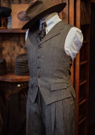 Thomas Farthing, Suit Overcoat, Fancy Suits, Walker Slater, Dapper Outfit, Wool Waistcoat, Tweed Waistcoat, Thomas Shelby, Dapper Style