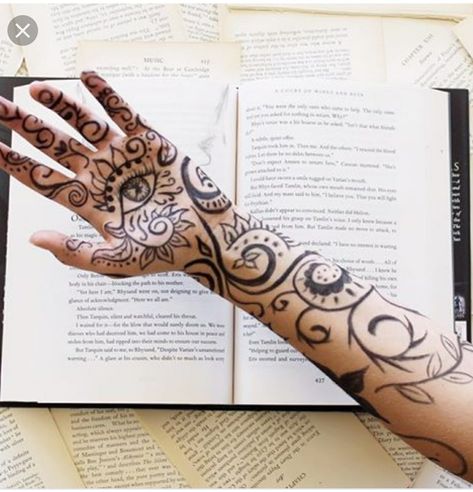 Acotar feyre Acotar Freya, Freya Tattoo, Feyre Acotar, Saga Acotar, Acotar Feyre, Hanya Tattoo, Bookish Tattoos, Feyre And Rhysand, Acotar Series