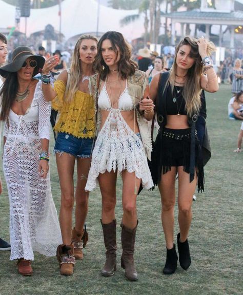 Even Alessandra Ambrosio gets in on the all-white fashion, although we don't think anyone would dare throw a beer on her. Photo: Bauer-Griffin, Getty Images / 2016 Bauer-Griffin Look Da Festival, Moda Coachella, Alessandra Ambrosio Style, Coachella 2016, Crochet Monokini, Festival Mode, Hipster Looks, Coachella Music Festival, Look Festival