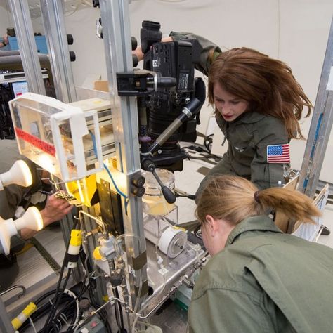 Women Doing Science on Instagram: “Tanya Rogers (@tnyakrgers) and Julia Worrell (@jworr6) are chemical engineers at NASA Johnson space center. Tanya is currently a researcher…” Chemical Engineering Aesthetic, Engineering Women, Physics Girl, Women Engineer, Women In Engineering, Chemical Engineer, Female Engineer, Management Accounting, Modern Feminism