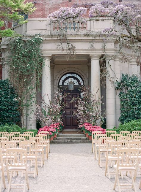 Modern & colourful wedding inspiration at Filoli Gardens | Woodside Real Weddings Fioli Gardens, Filoli Gardens, Garden Estate, Colourful Wedding, Romantic Garden Wedding, Romantic Garden, Valley Wedding, Mansion Wedding, Mod Wedding