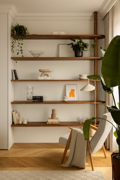 Living Room Long Shelf, Living Room Shelving Ideas The Wall, Midcentury Shelves, Book Shelf Design Ideas, Shelves In Dining Room, Shelves Aesthetic, Living Room Shelves, Decor Trends, Wooden Shelves